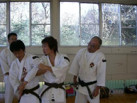 合同練習で汗を流しまた